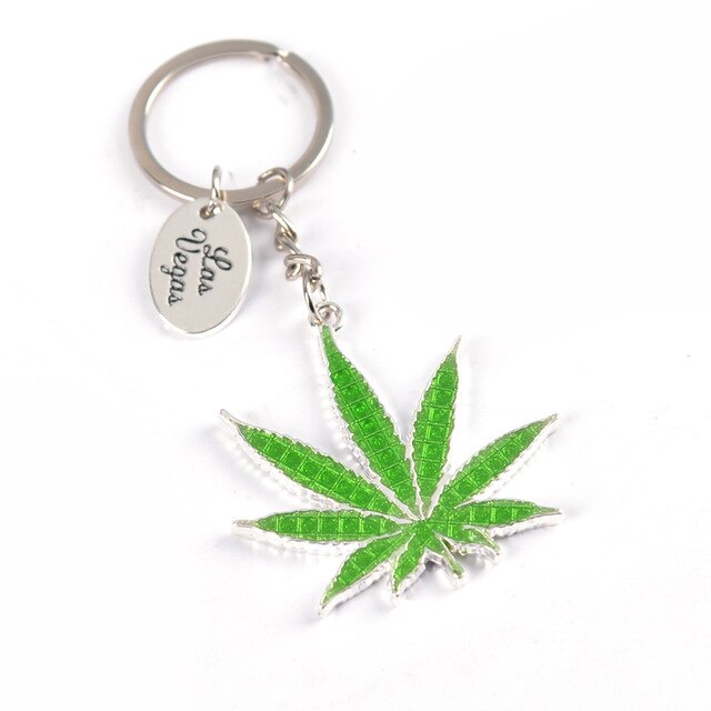 Vicney Cannabi Leaf Key Chain Light Green Plant Keychain for Women Man Zinc Alloy Leaf Keyring for Friends Wedding Souvenir Gift